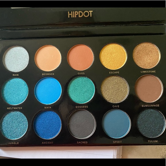 CENOTE eyeshadow palette by HipDot - Picture 3 of 4